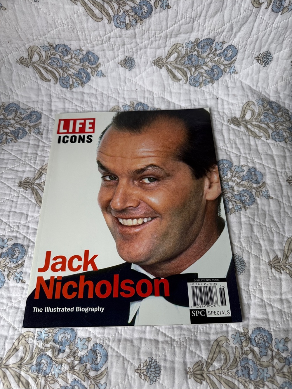Life Icons Illustrated Biography - Red and Black Cover
